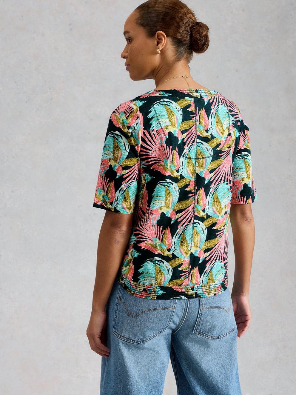 WEAVER NOTCH NECK SHORT SLEEVE TEE in GREEN MLT - MODEL BACK