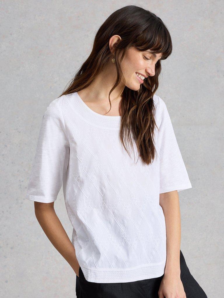WEAVER BRODERIE TEE in BRIL WHITE - MODEL DETAIL