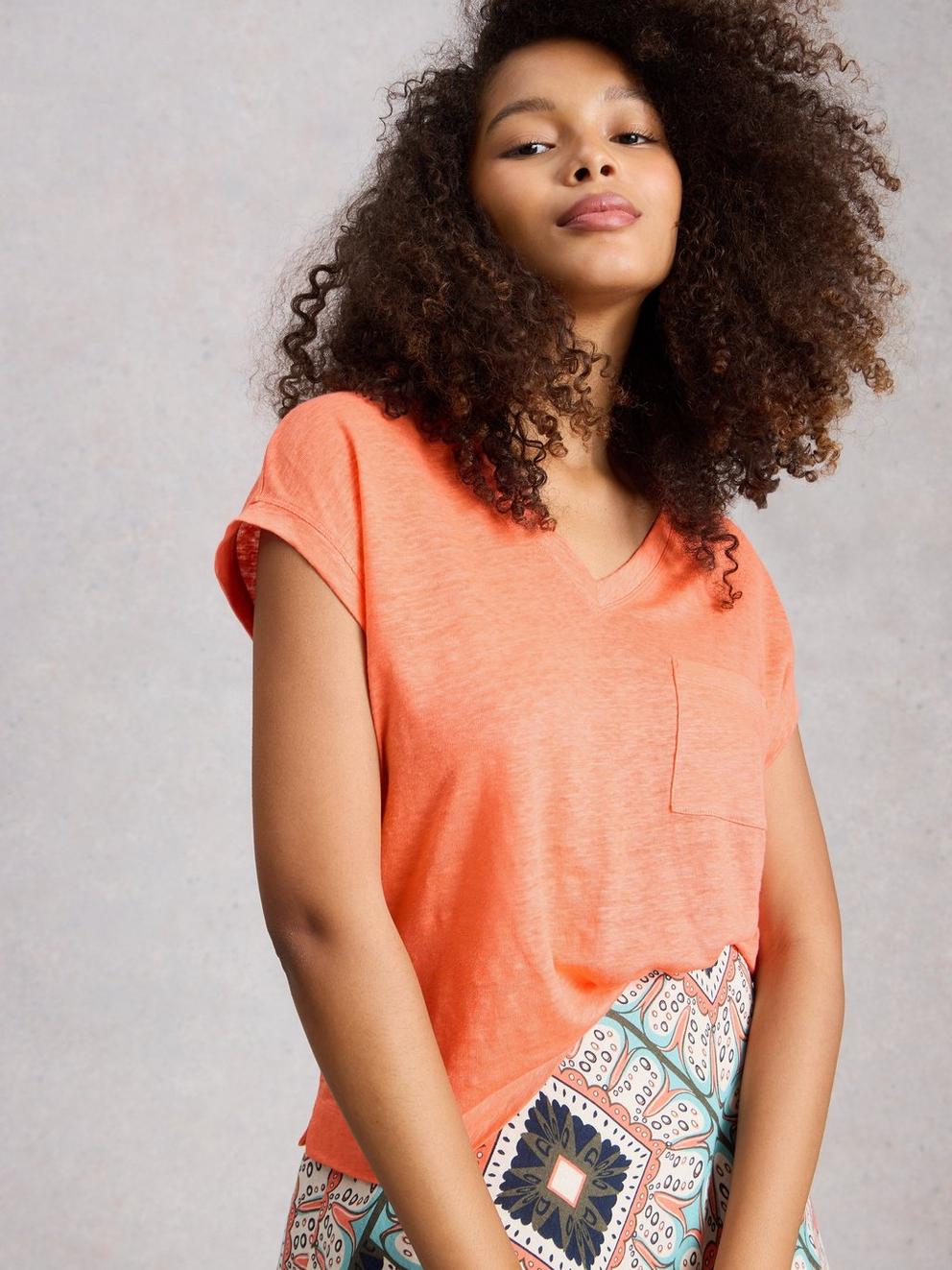 IRIS LINEN TEE in MID CORAL - MODEL DETAIL