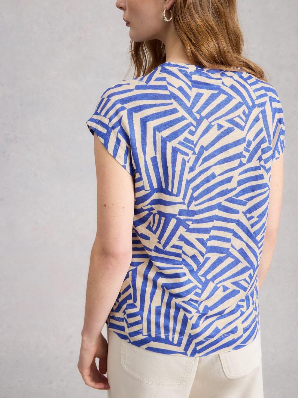 ROWAN LINEN TEE in BLUE PR - MODEL BACK