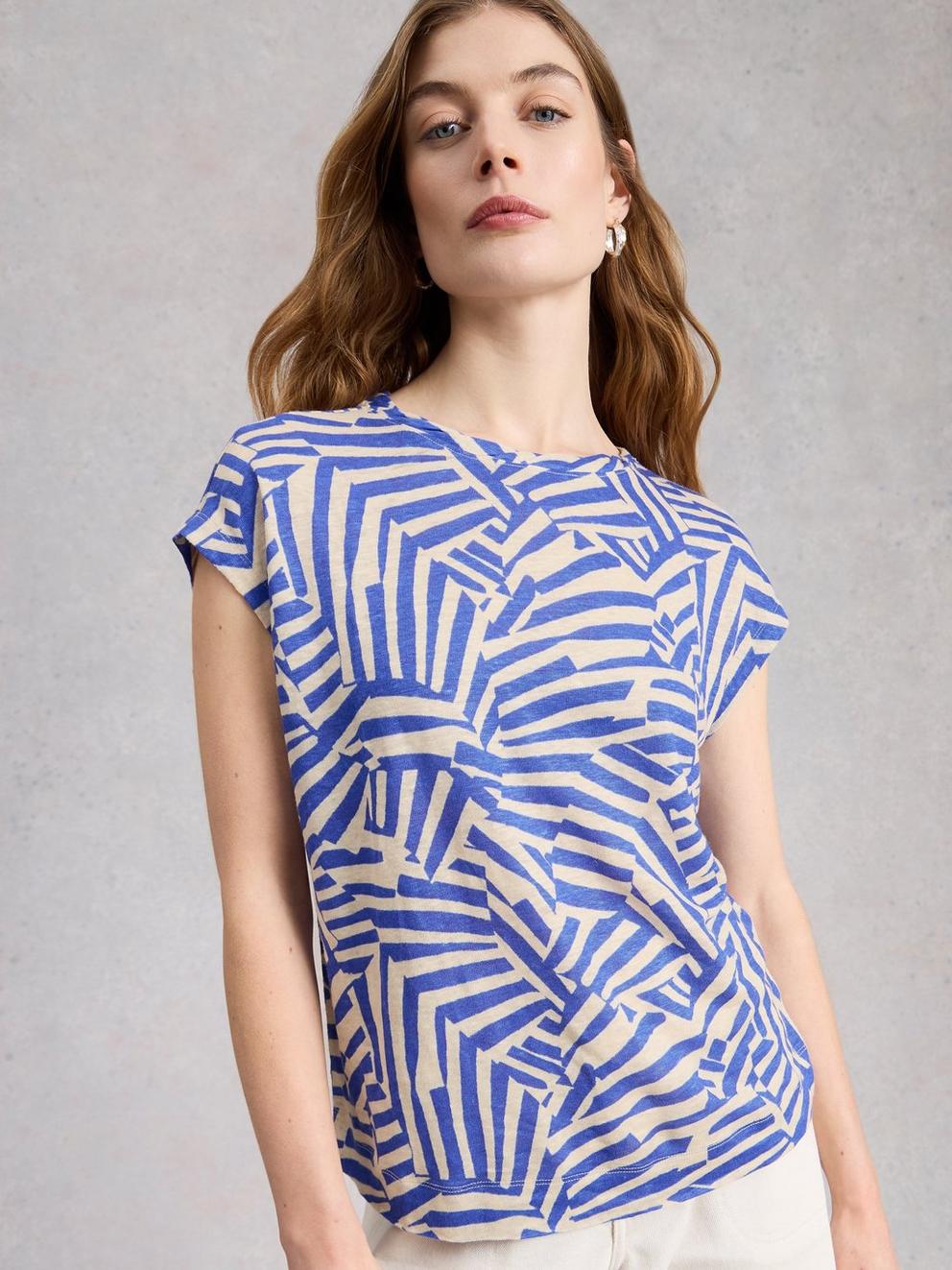 ROWAN LINEN TEE in BLUE PR - MODEL DETAIL