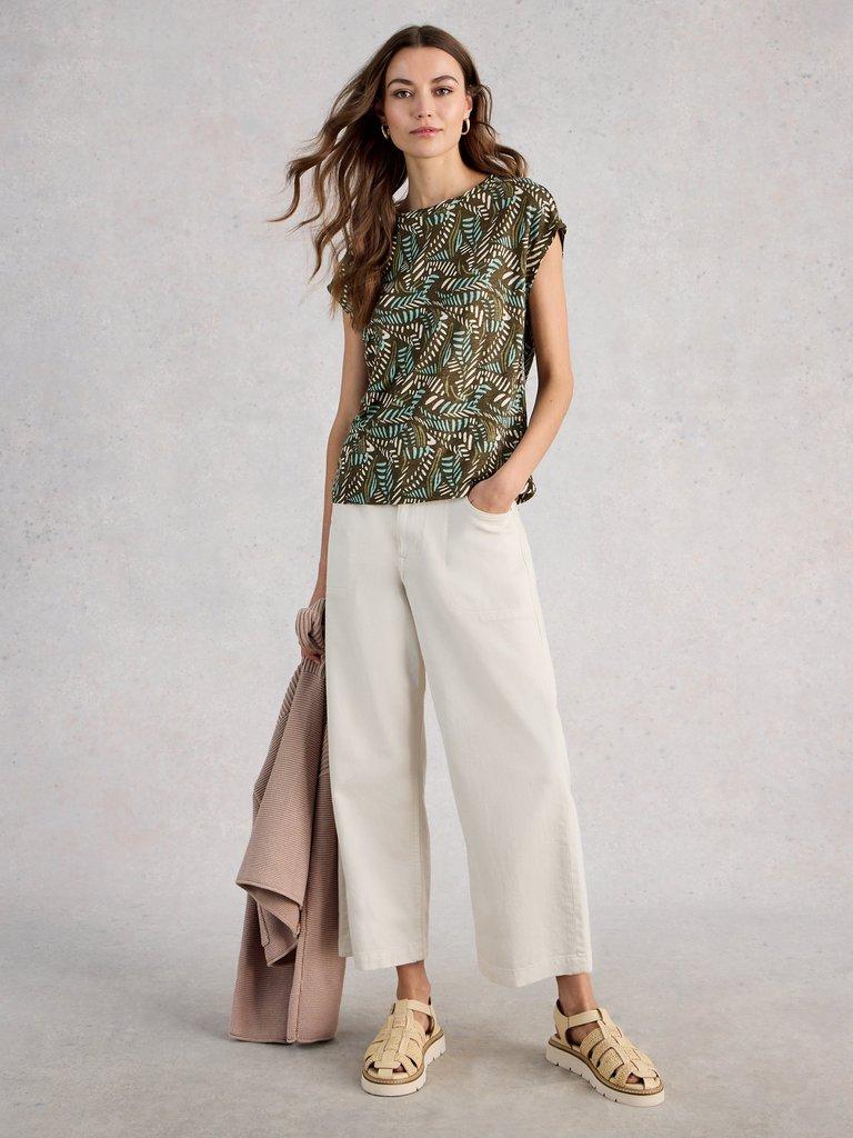 ROWAN LINEN TEE in GREEN PR - MODEL FRONT