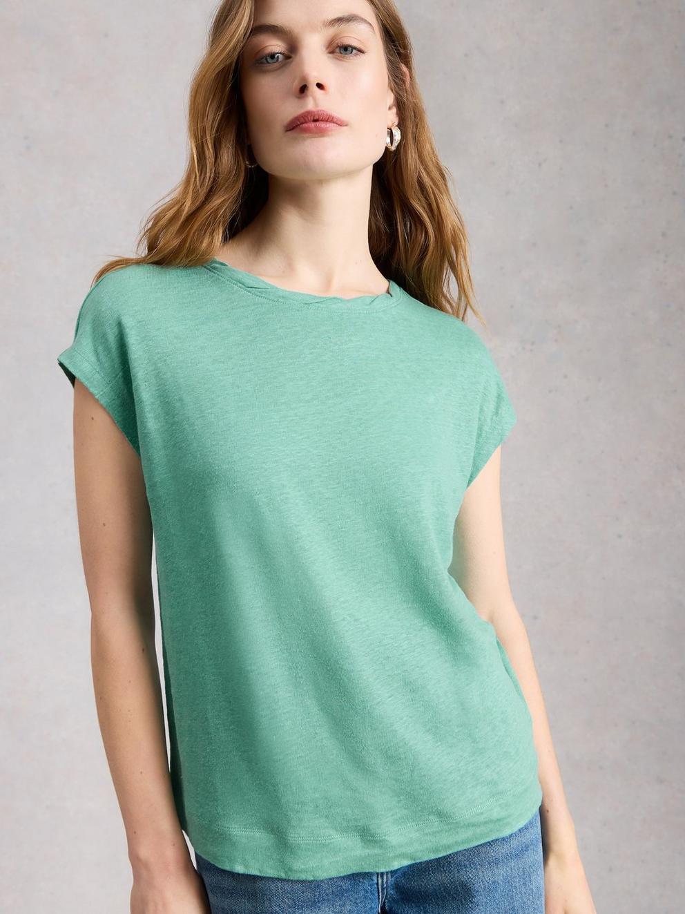 ROWAN LINEN TEE in MID TEAL - MODEL DETAIL
