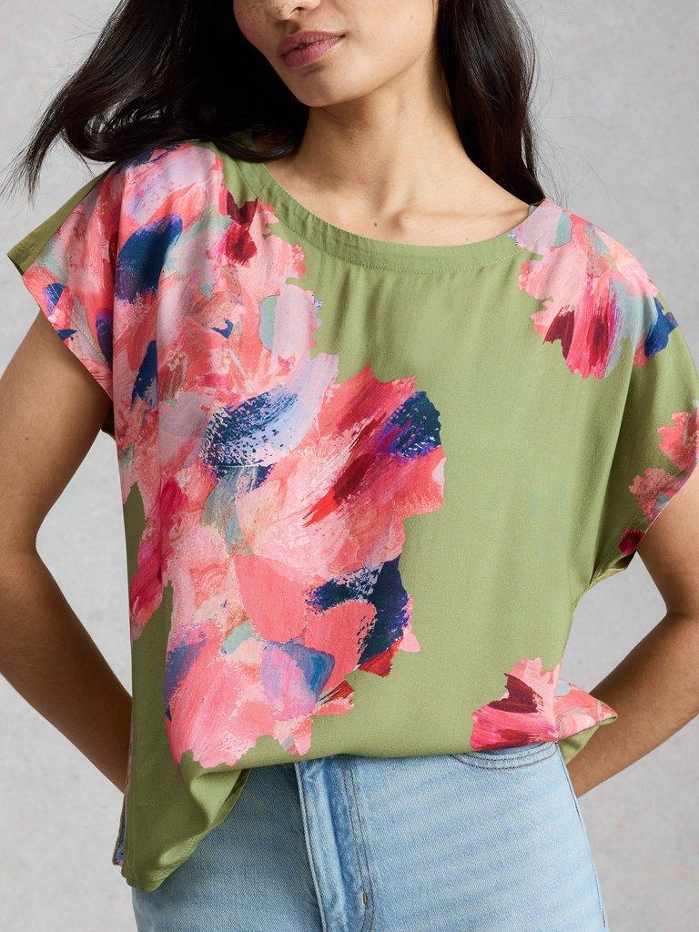 WOVEN MIX TEE in GREEN PR - MODEL DETAIL