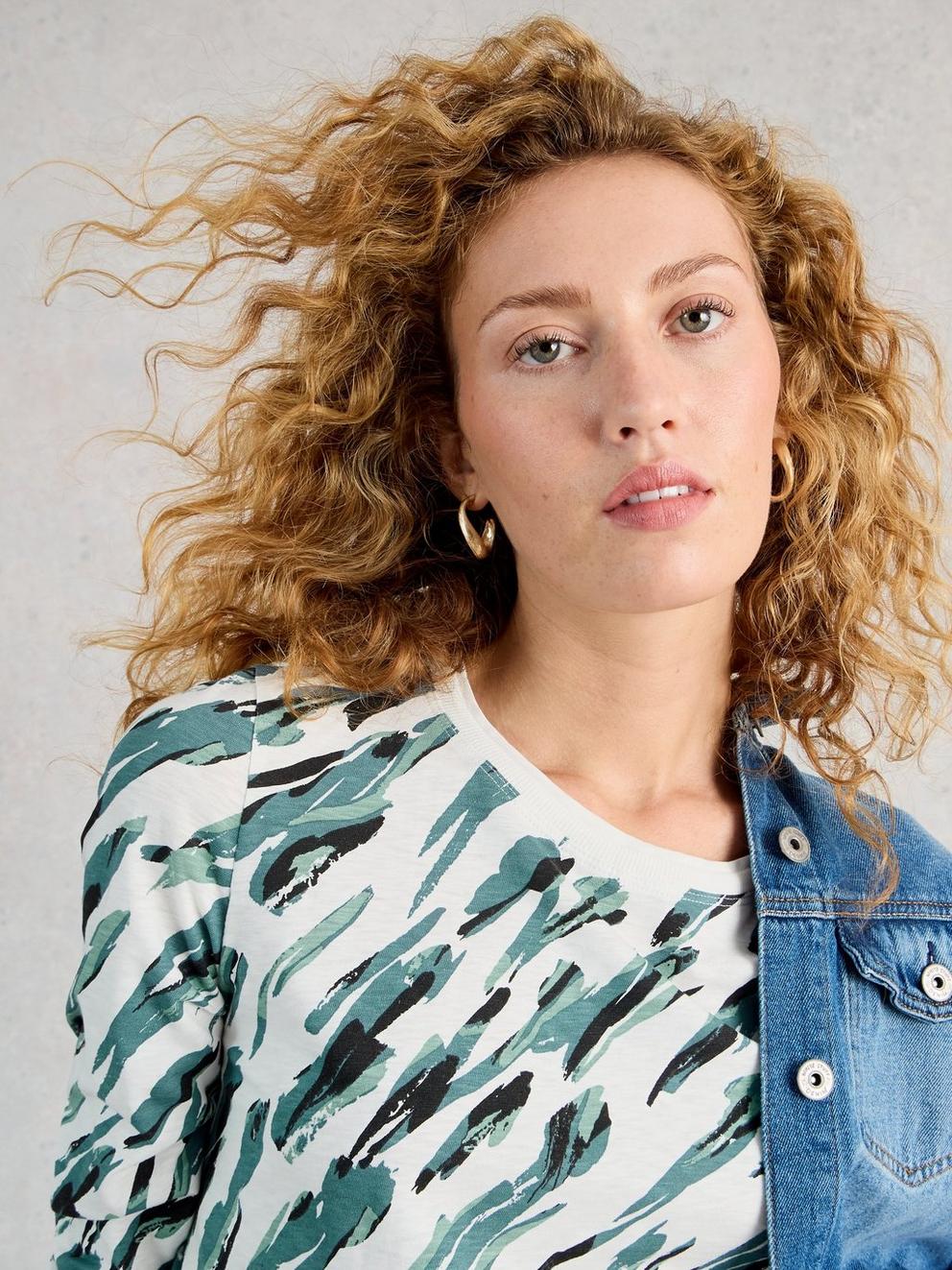 CLARA LONG SLEEVE TEE CREW NECK in IVORY PR - MODEL DETAIL