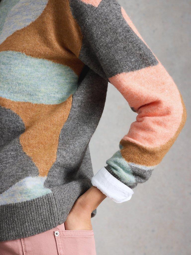 ARIA ABSTRACT JUMPER in GREY MLT - MODEL DETAIL