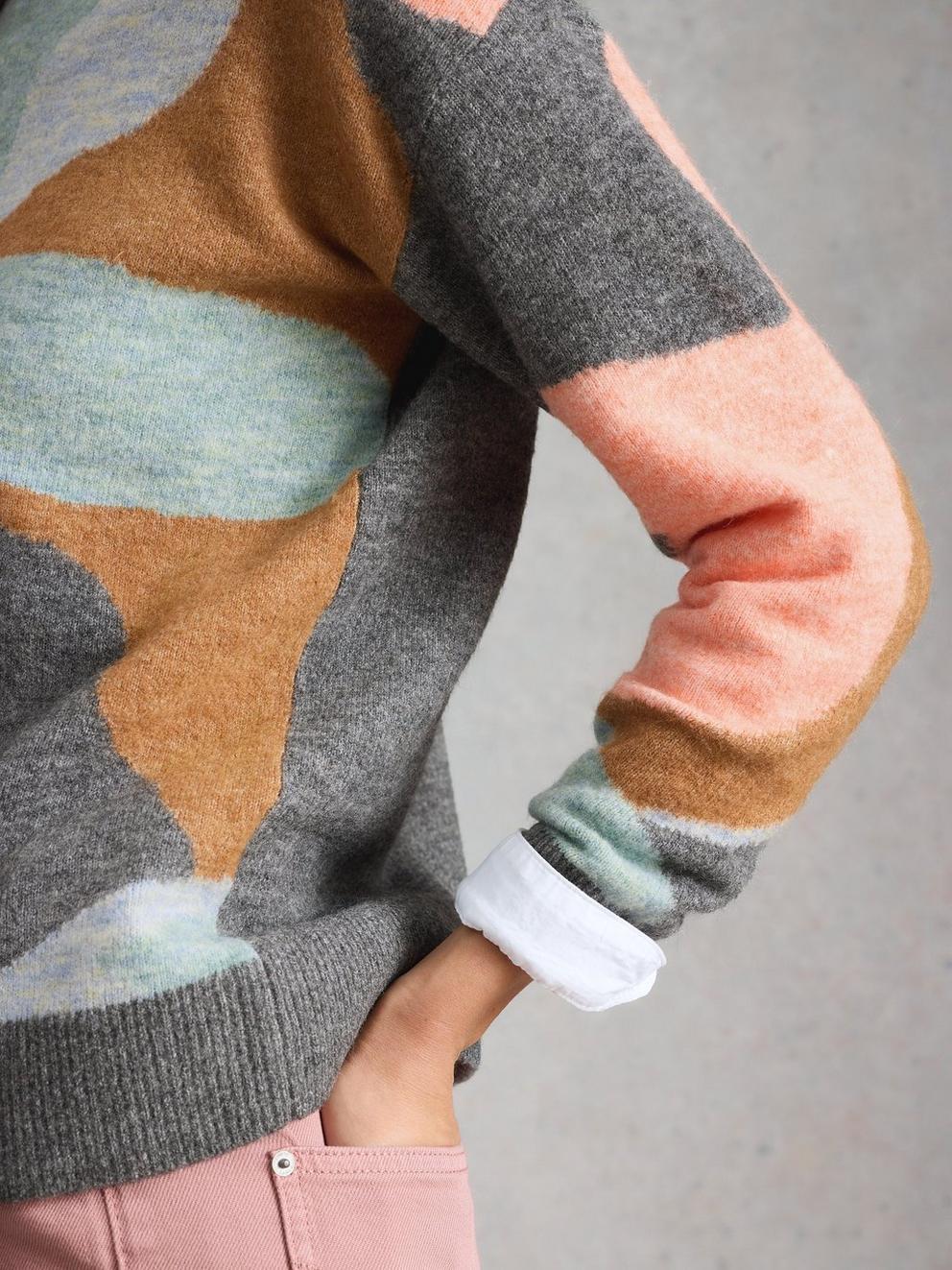 ARIA ABSTRACT JUMPER in GREY MLT - MODEL DETAIL