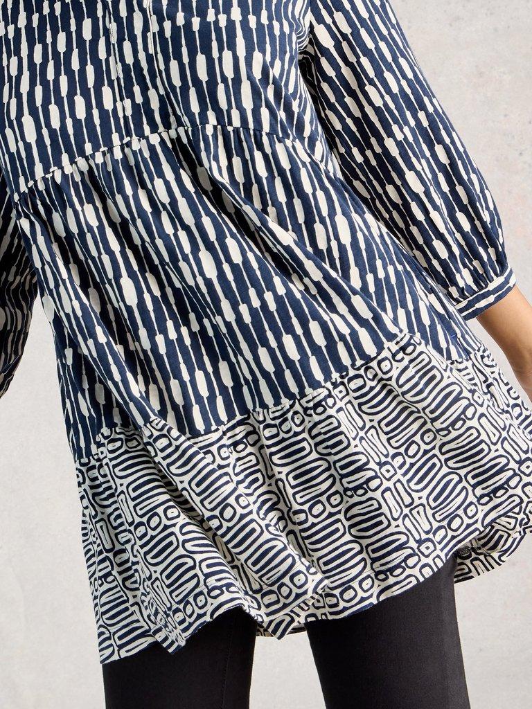 MARTA PRINT TUNIC in NAVY PR - MODEL DETAIL