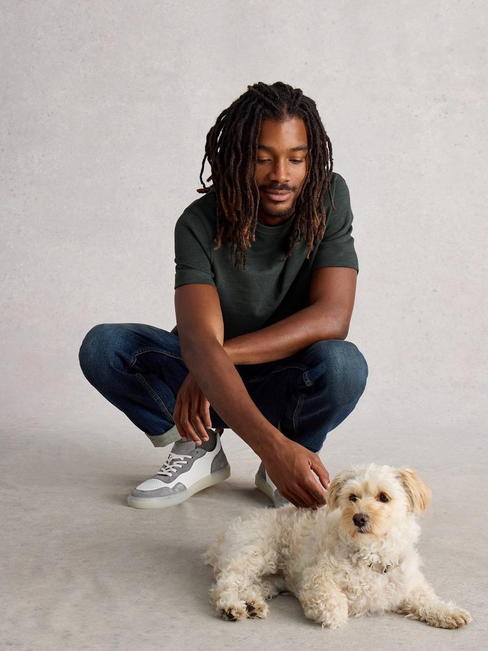 Harrington Relaxed Tee in WASHED BLK - LIFESTYLE