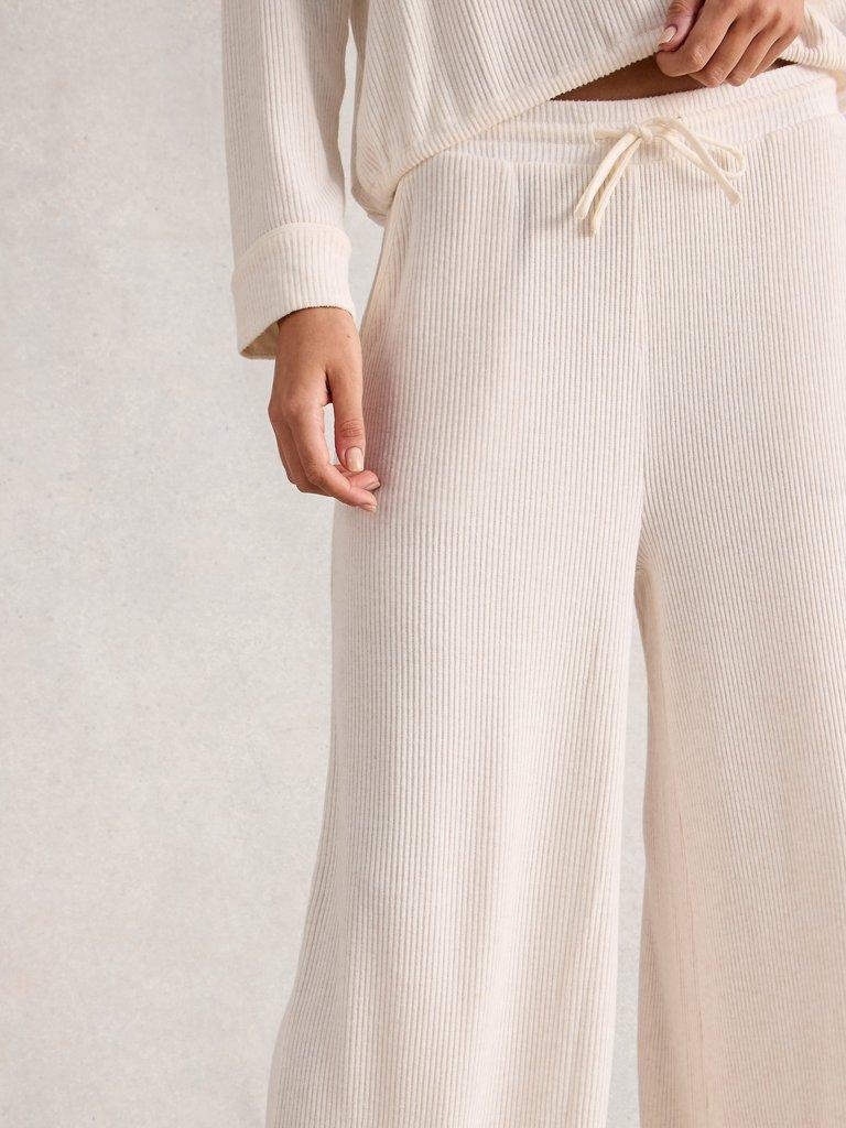COSY JERSEY RIB BOTTOM in PALE IVORY - MODEL DETAIL