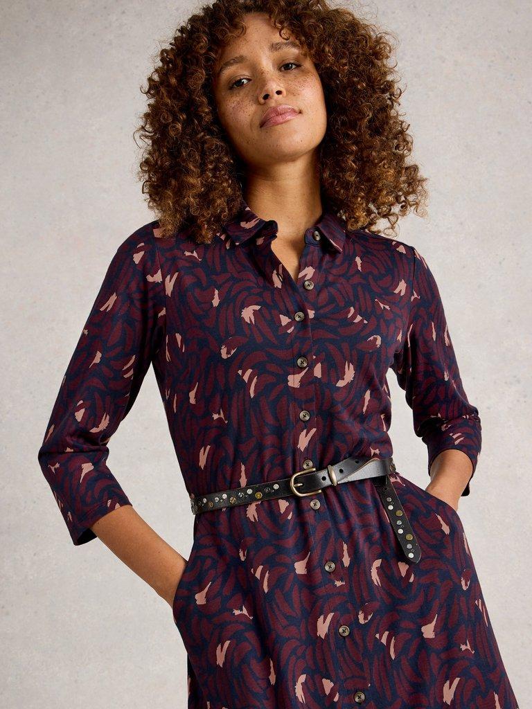 Rua Midi Jersey Collared Shirt Dress in NAVY MULTI - MODEL DETAIL