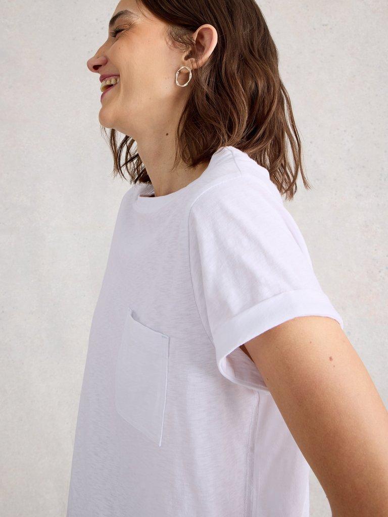 GINA TEE in BRIL WHITE - MODEL DETAIL