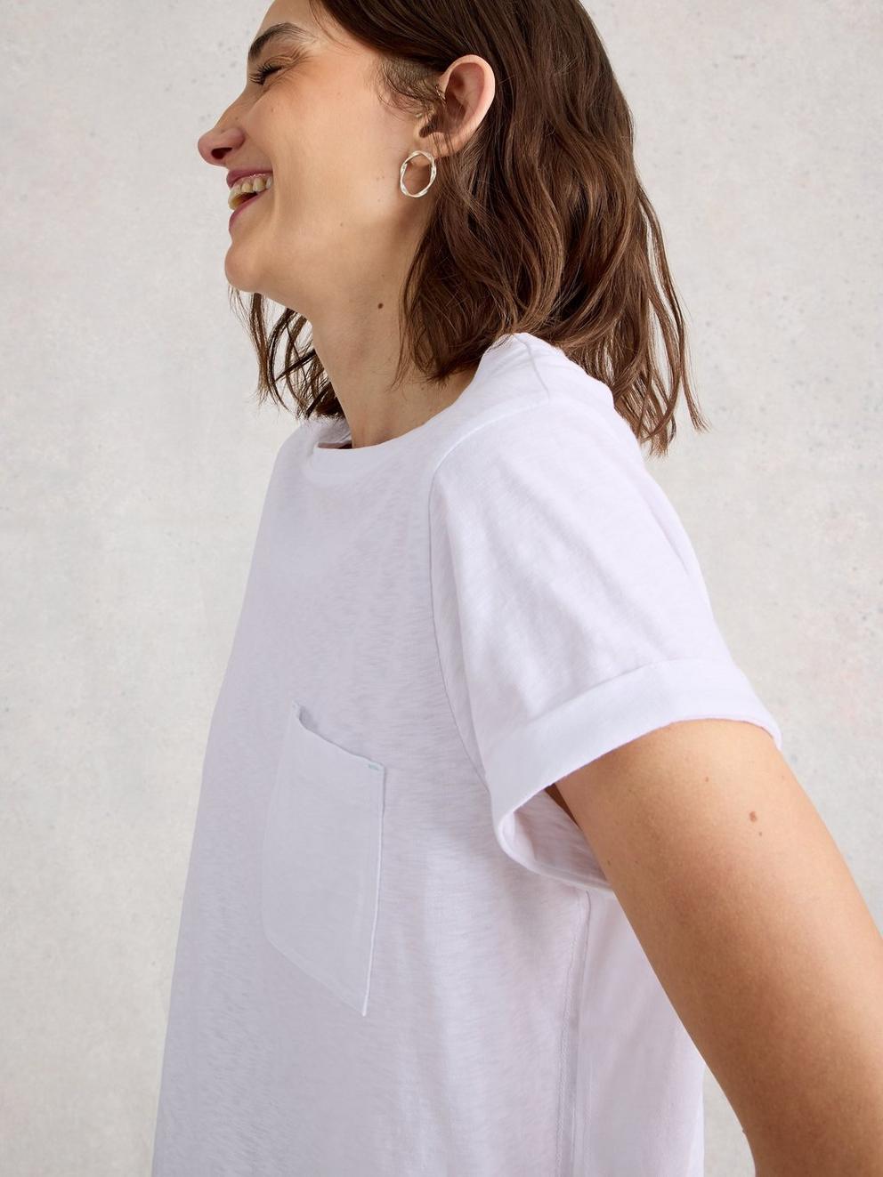 GINA TEE in BRIL WHITE - MODEL DETAIL