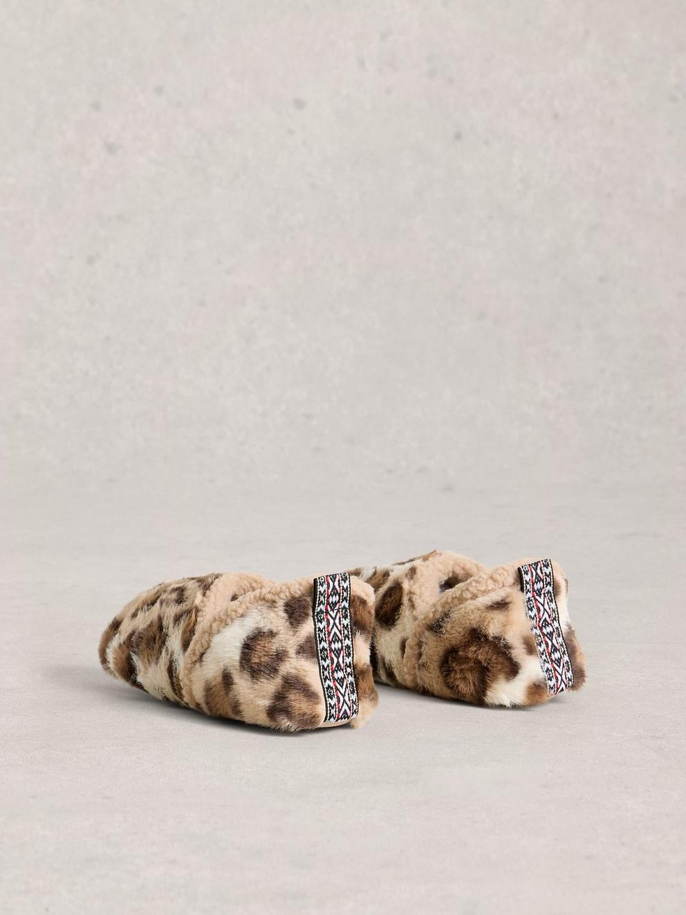 Reya Slipper Closed Back in BROWN MLT - FLAT BACK