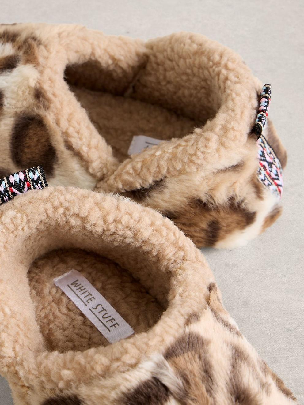 Reya Slipper Closed Back in BROWN MLT - FLAT DETAIL