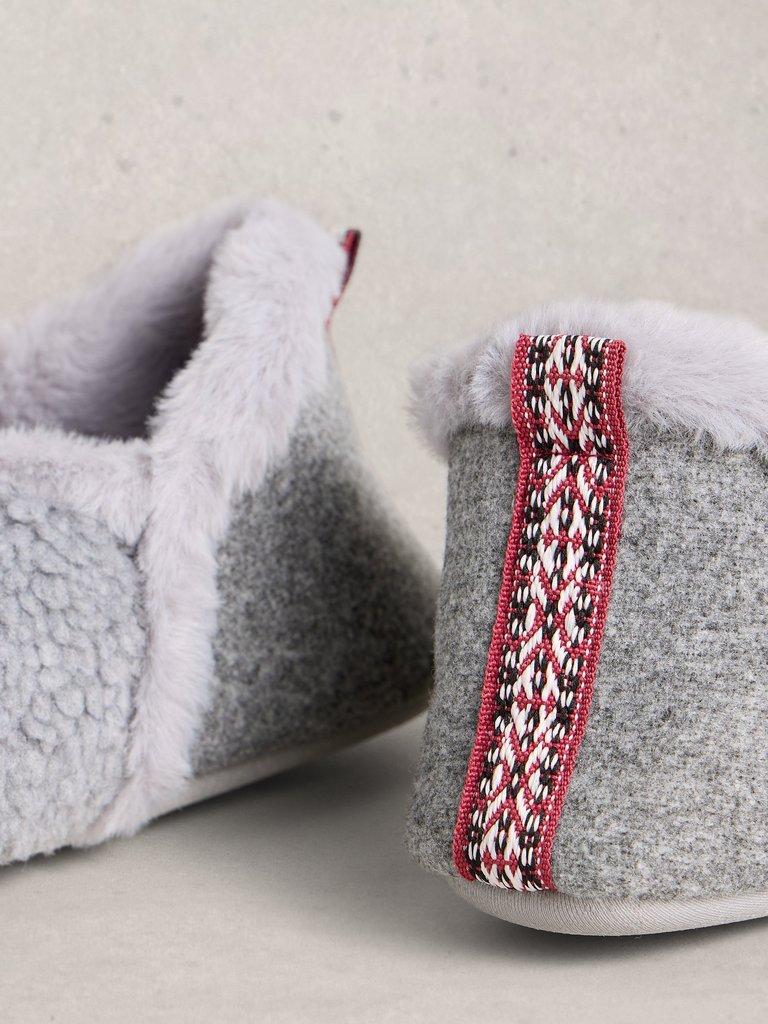 Reya Slipper Closed Back in LGT GREY - FLAT DETAIL