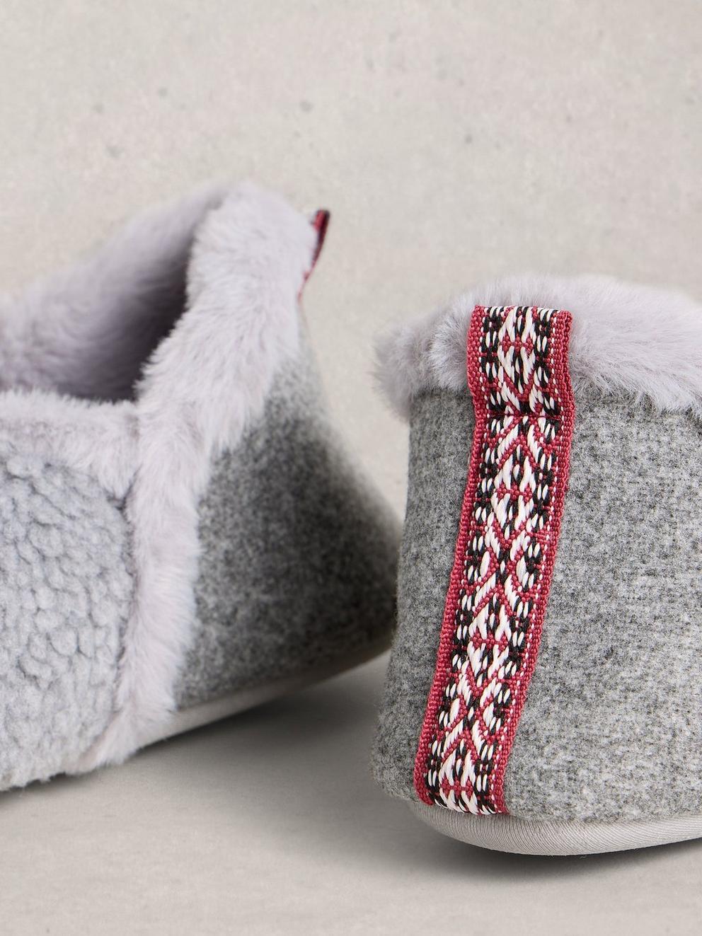 Reya Slipper Closed Back in LGT GREY - FLAT DETAIL