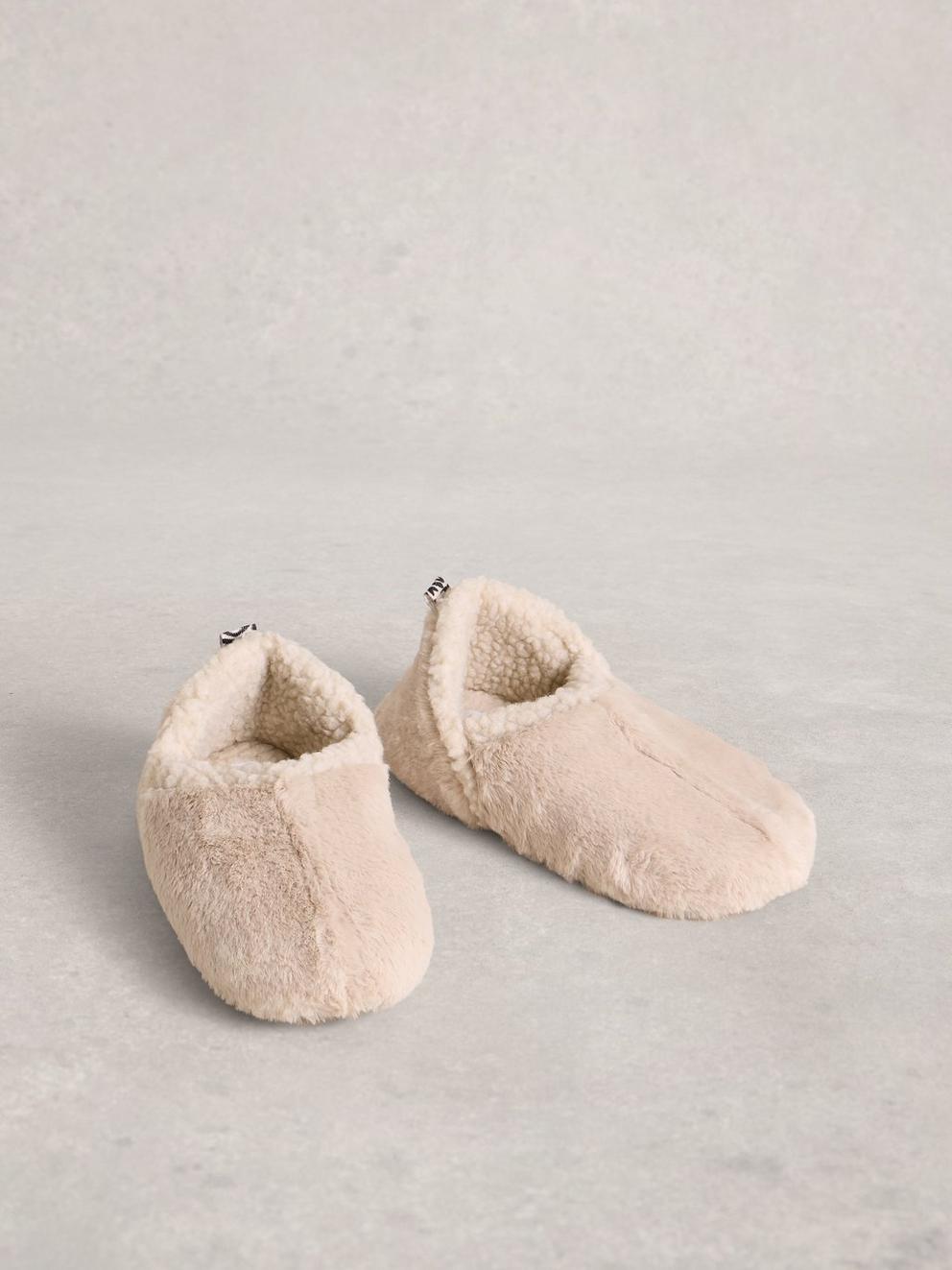 Reya Slipper Closed Back in LGT NAT - FLAT FRONT