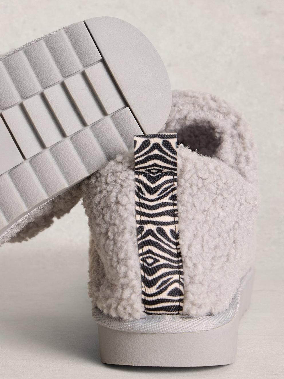 Borg Slipper Booties in MID GREY - FLAT DETAIL