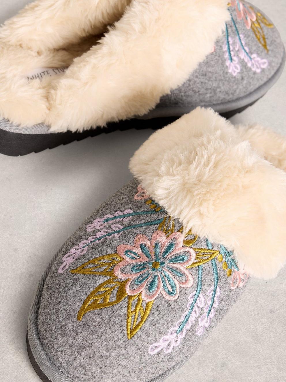 Floral Mule Slippers in LGT GREY - FLAT DETAIL