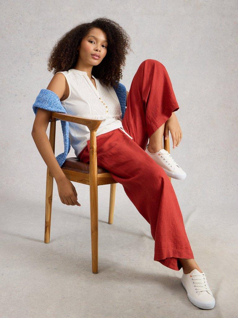 PEONY SLEEVELESS SHIRT in BRIL WHITE - MODEL DETAIL