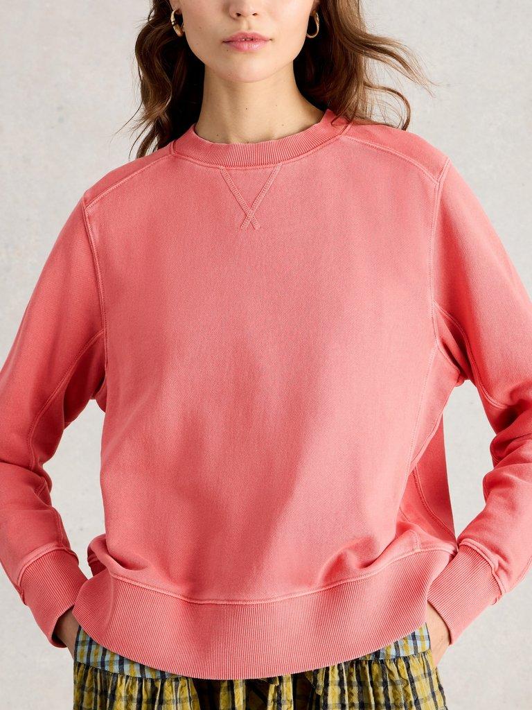 DAYDREAMER SWEAT in DUS PINK - MODEL DETAIL