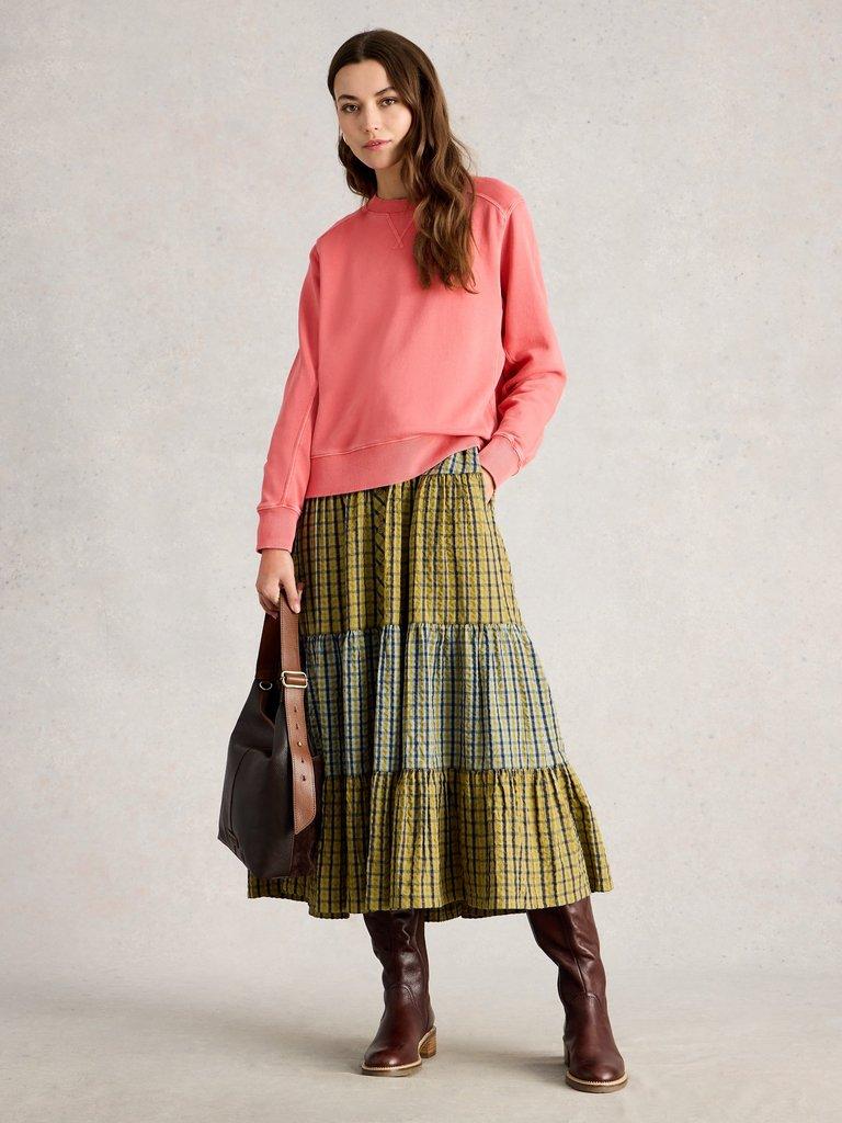 DAYDREAMER SWEAT in DUS PINK - MODEL FRONT