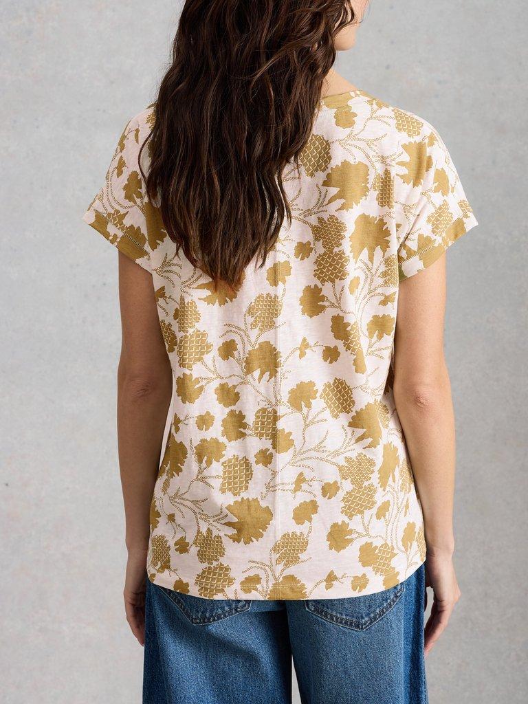 NELLY NOTCH NECK PRINT T-SHIRT in GREEN MLT - MODEL BACK