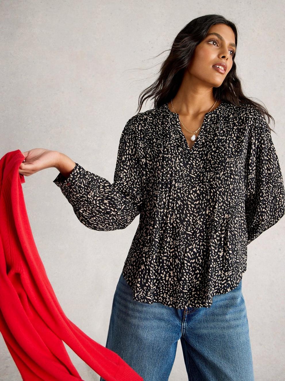 Amelie Top in BLK PR - LIFESTYLE