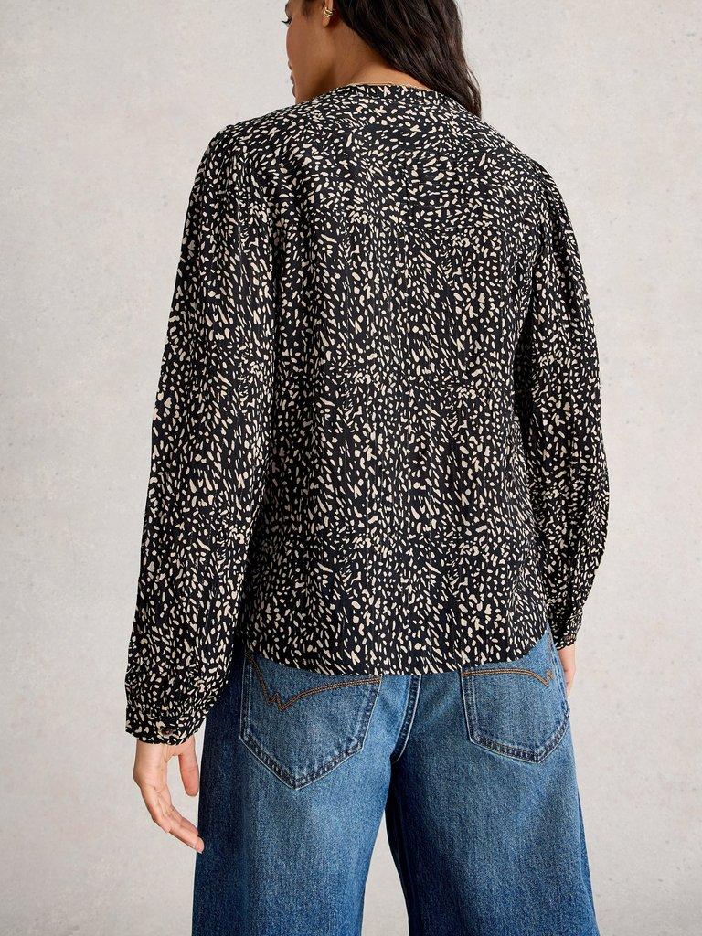 Amelie Top in BLK PR - MODEL BACK