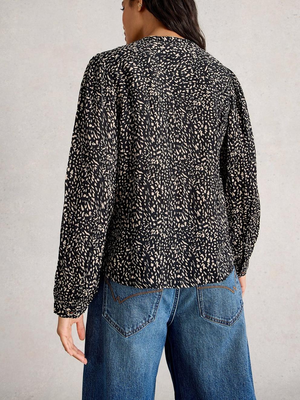 Amelie Top in BLK PR - MODEL BACK