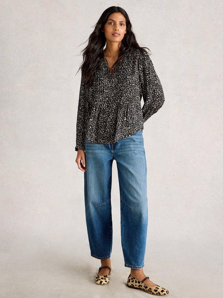 Amelie Top in BLK PR - MODEL FRONT