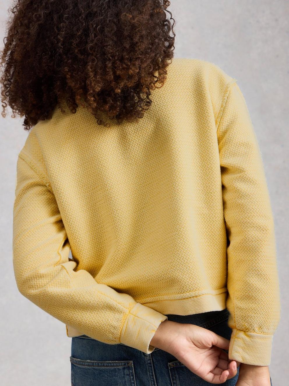 HERRINGBONE SWEAT in LGT YELLOW - MODEL BACK