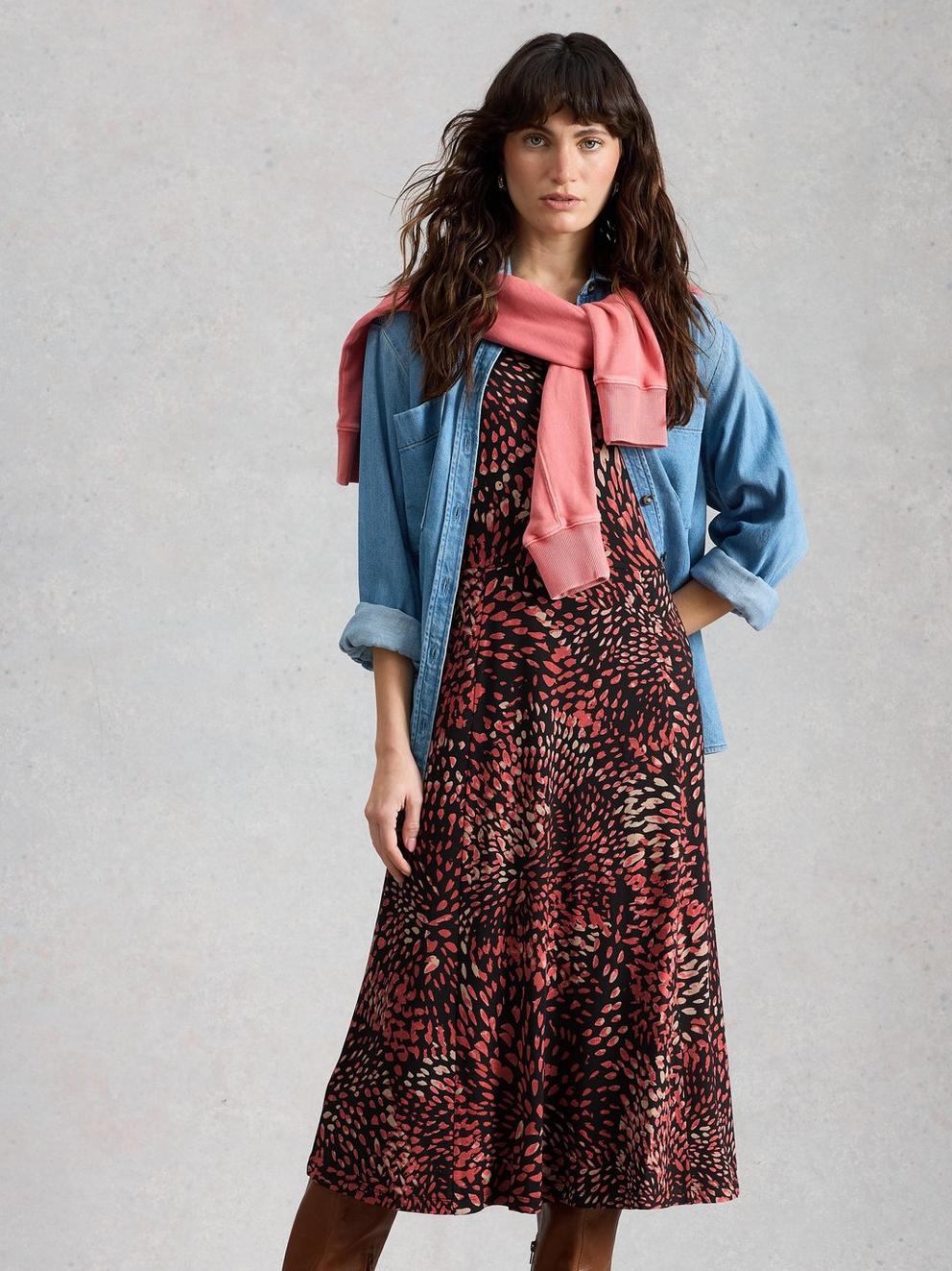 Madeline Crew Neck Midi Jersey Dress in BLK MLT - LIFESTYLE