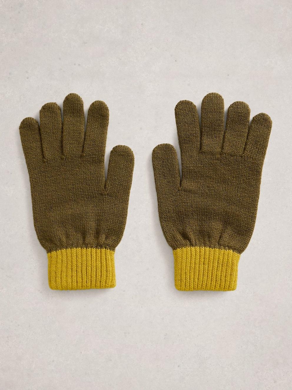 Mens Hat and Glove Set in KHAKI GRN - MODEL DETAIL