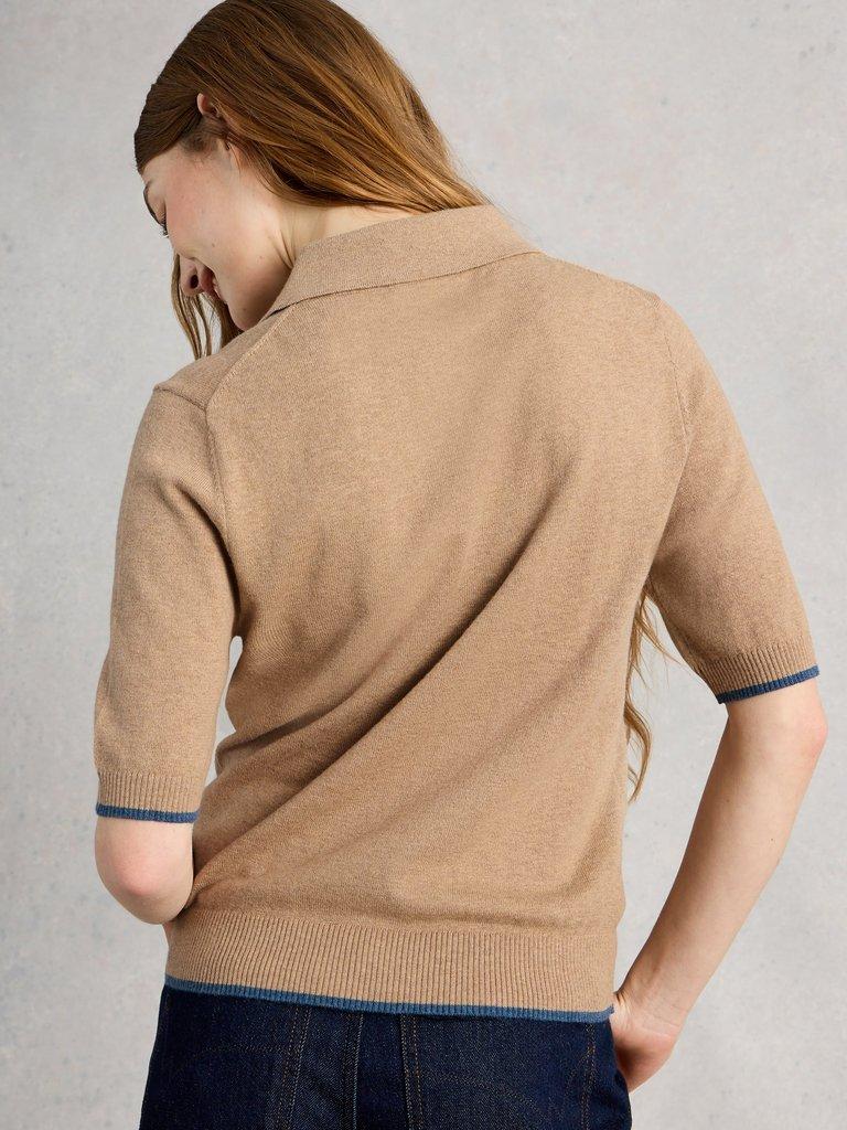 POPPY POLO TEE in DK NAT - MODEL BACK