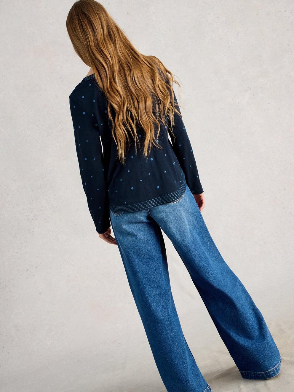 WEAVER LS NOTCH EMB TEE in NAVY MULTI - MODEL BACK
