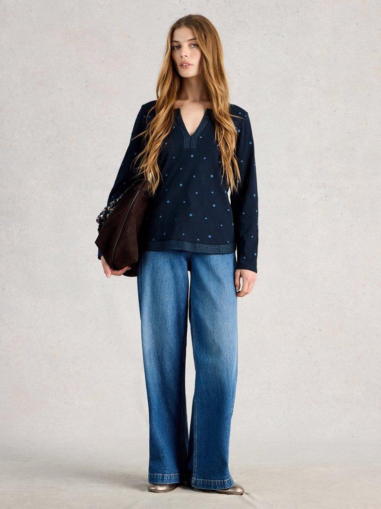 WEAVER LS NOTCH EMB TEE in NAVY MULTI - MODEL FRONT