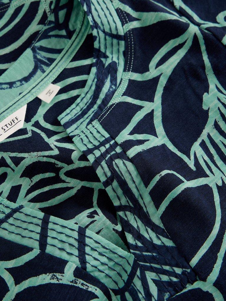 WEAVER LS NOTCH TEE in NAVY PR - FLAT DETAIL