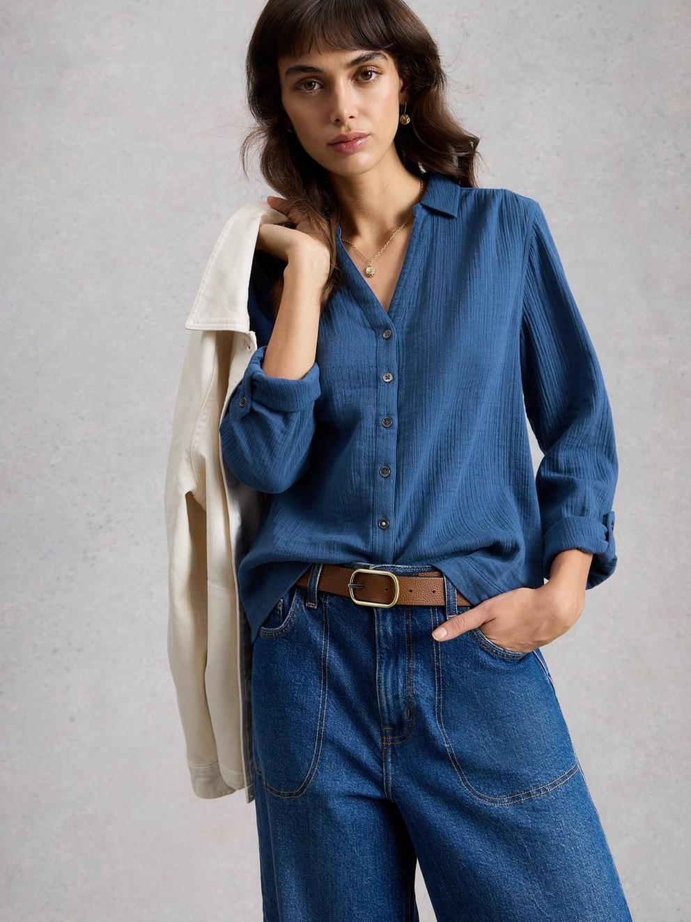 ANNIE DOUBLE CLOTH in DK BLUE - MODEL DETAIL