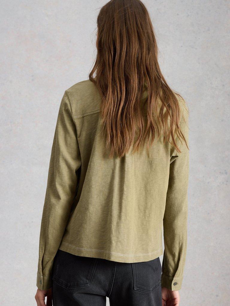 UNA POCKET UTILITY SHIRT in KHAKI GRN - MODEL BACK