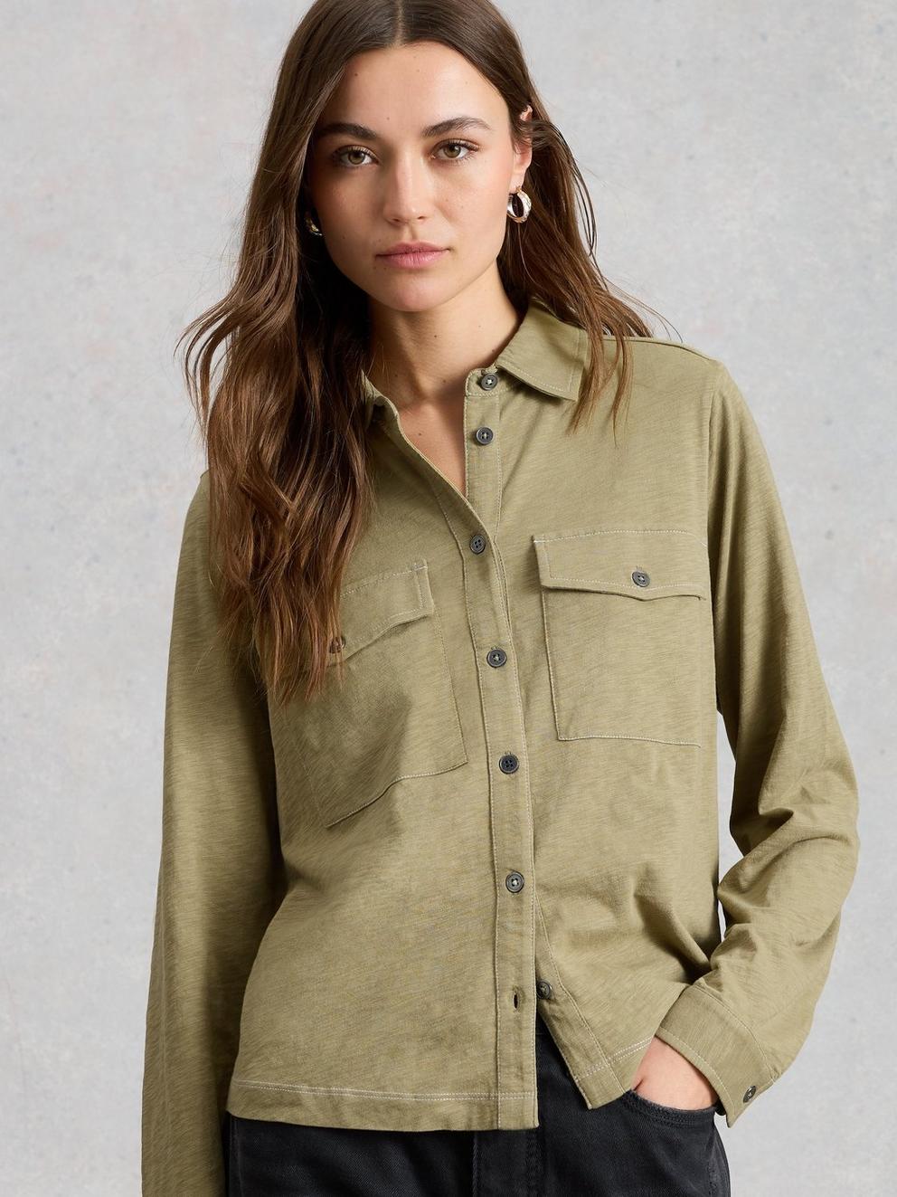 UNA POCKET UTILITY SHIRT in KHAKI GRN - MODEL DETAIL