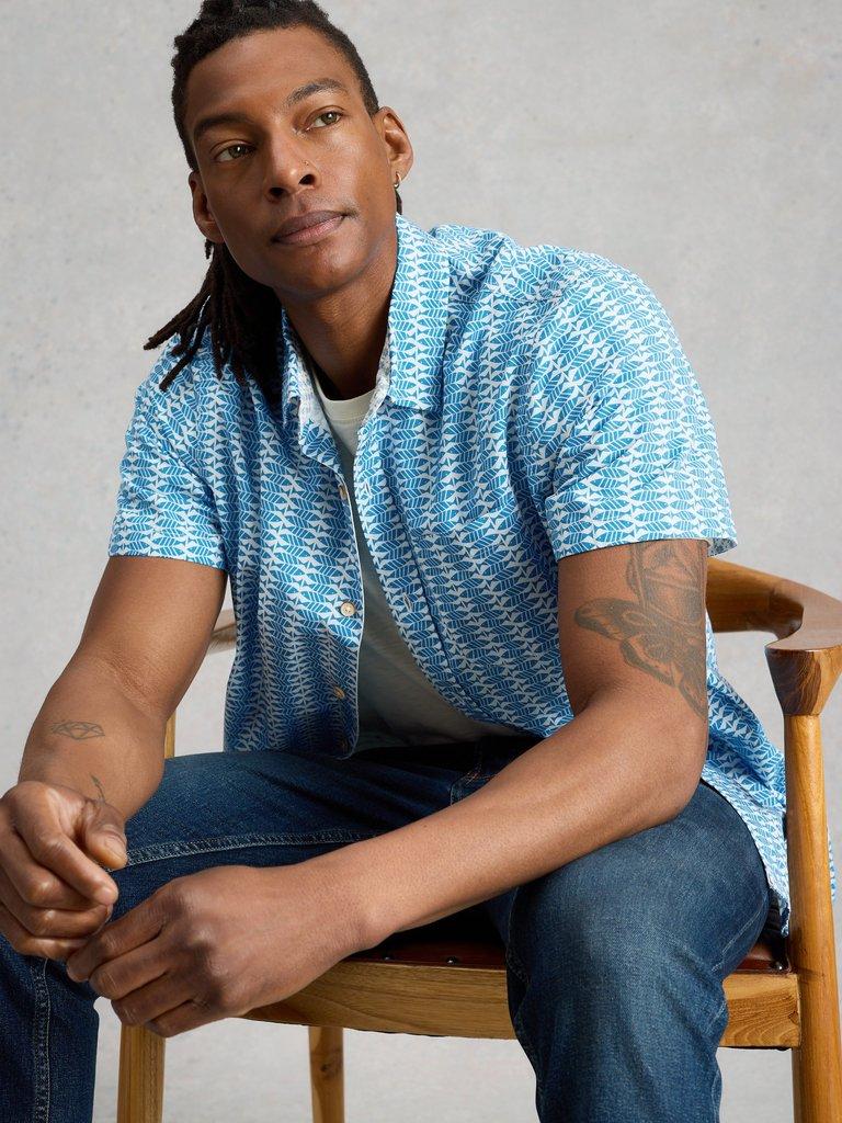 Finsbury SS Fish Print Shirt in WHITE PR - LIFESTYLE