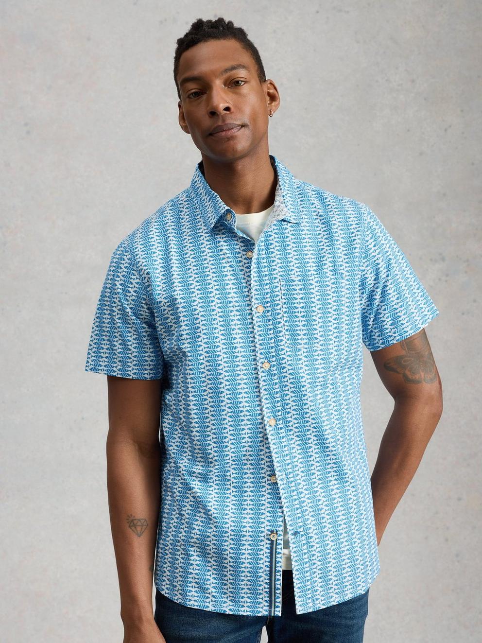 Finsbury SS Fish Print Shirt in WHITE PR - MODEL DETAIL