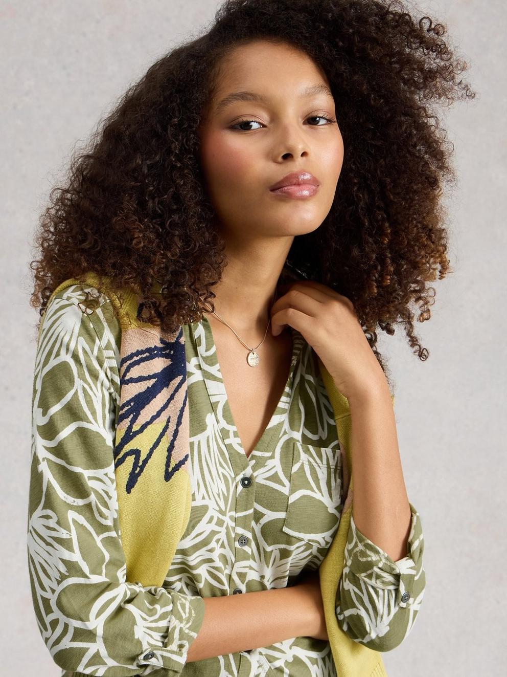 ANNIE LONGLINED SHIRT in GREEN PR - MODEL DETAIL