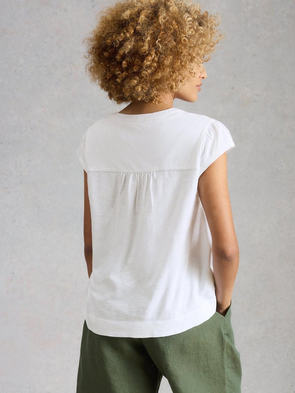 AMELIA EMBROIDERY TOP in BRIL WHITE - MODEL BACK