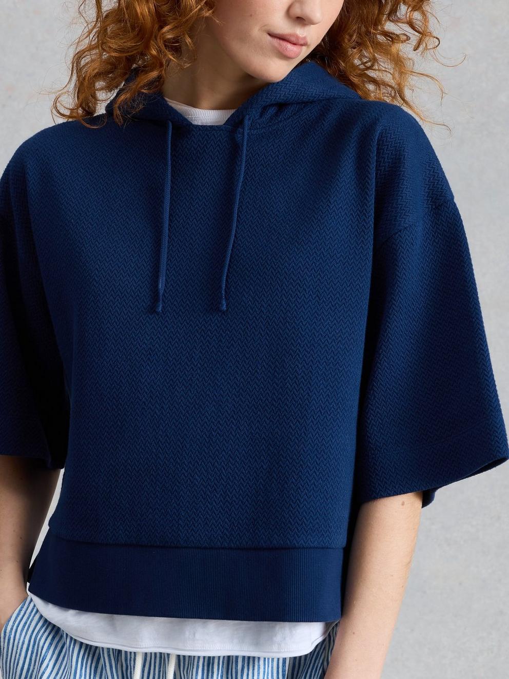 HERRINGBONE HOODIE in DARK NAVY - MODEL DETAIL