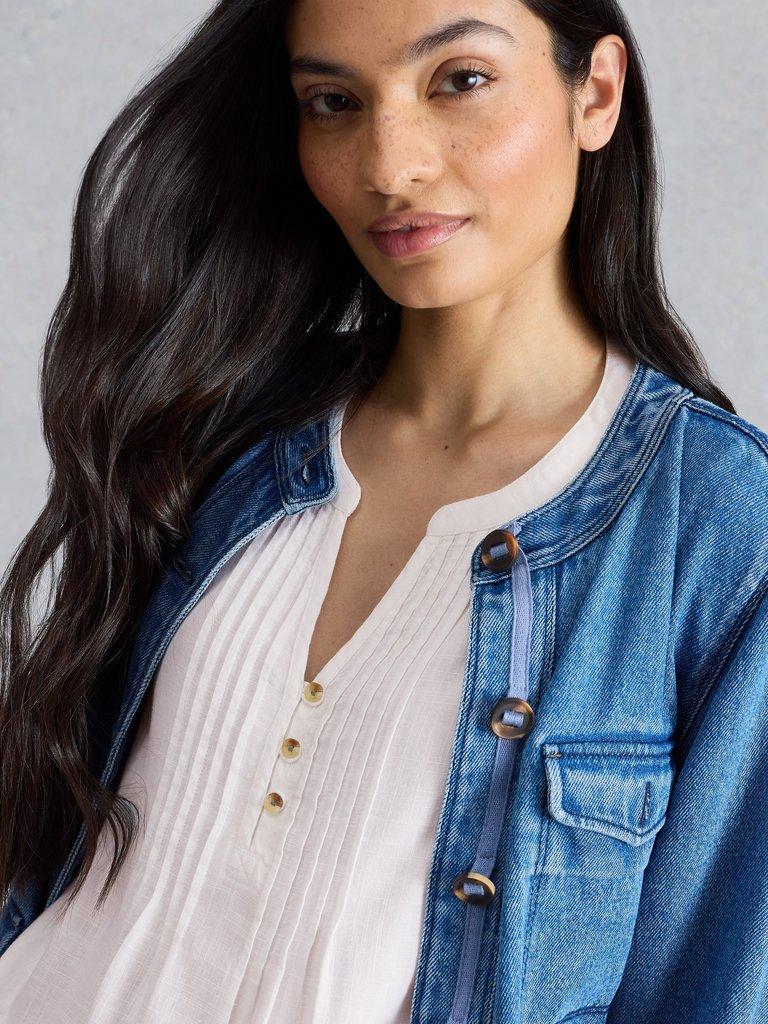 POPPY TOP in BRIL WHITE - MODEL DETAIL