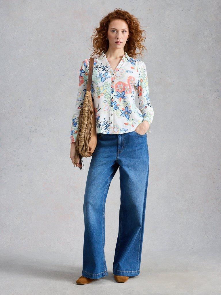 ANNIE JERSEY SHIRT PRINT in IVORY PR - MODEL FRONT