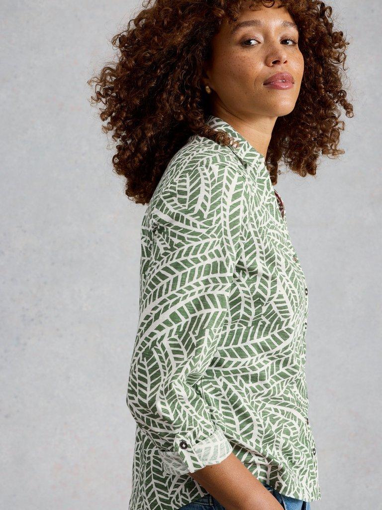 ANNIE JERSEY SHIRT in GREEN PR - MODEL DETAIL